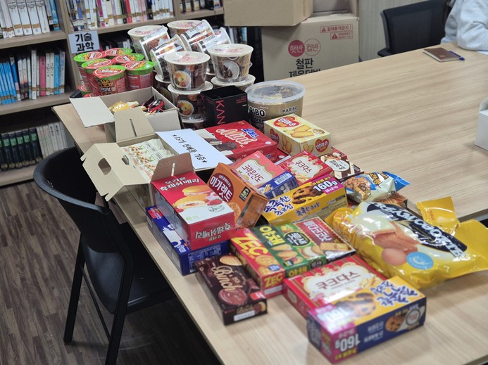 선배들 덕에 서재가 편의점 됐습니다